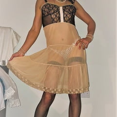 Isprobavanje spavaćica i donjeg rublja prije spavanja