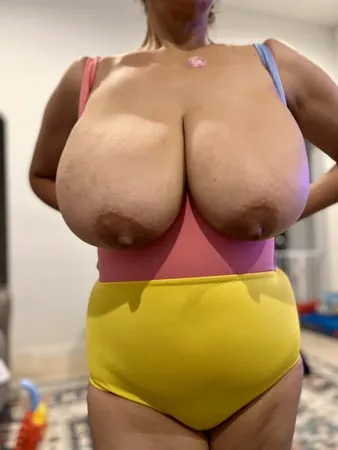 Huge tits milf         