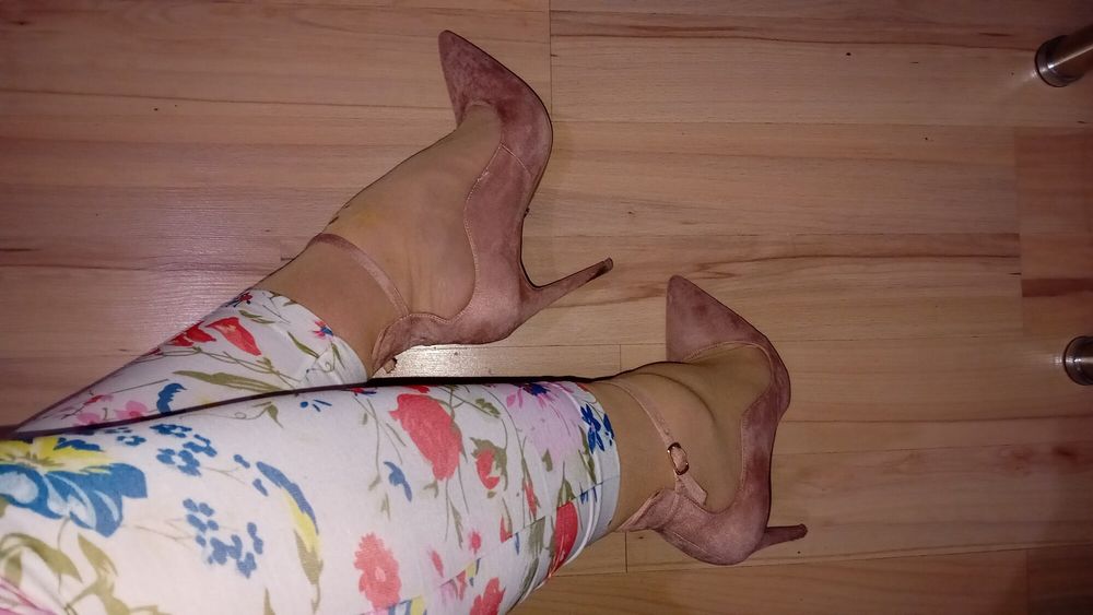 Crossdresser In Sexy Pink Suede Pointed Toe High Heels #10