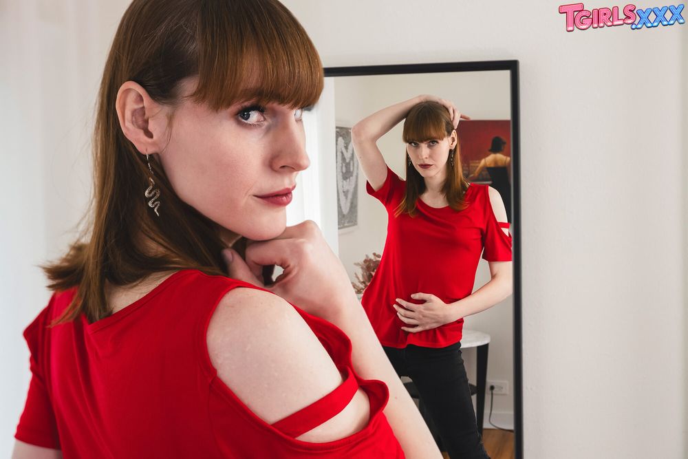 TGIRLS.XXX: The Girl In The Mirror