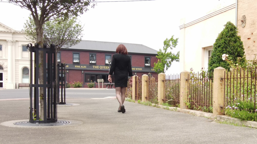 Crossdress Roadtrip - Town walk #4