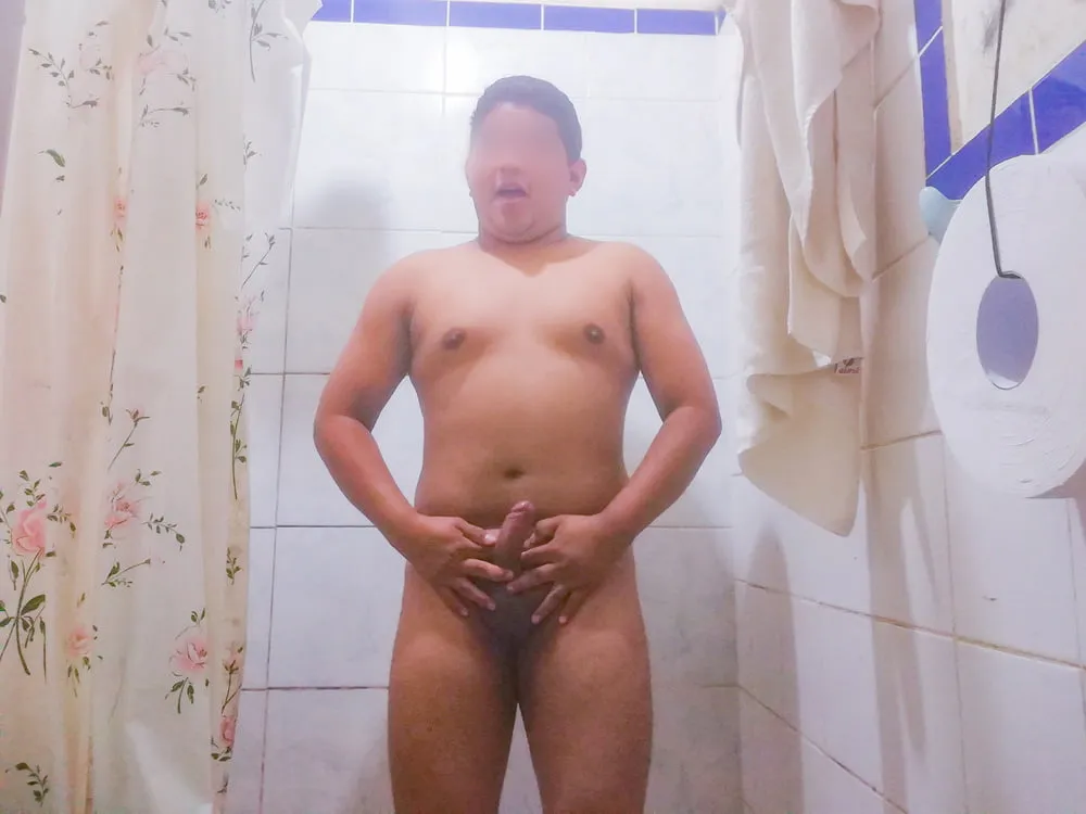 Sexy Nudes bajo la Ducha 15