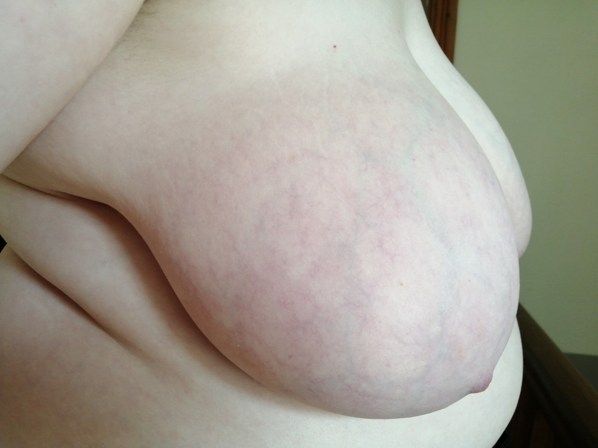 Side boob (natural light, indoors) #25