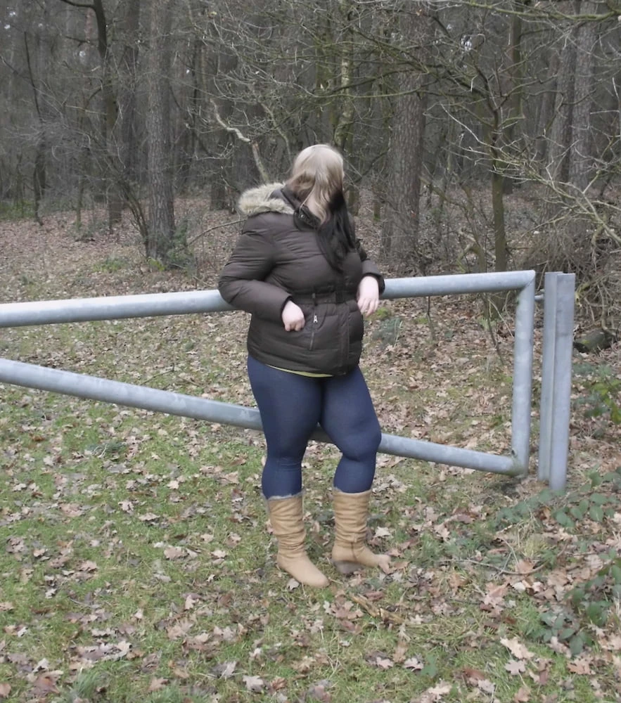 Deutsches Teen zieht sich im Wald aus  #17