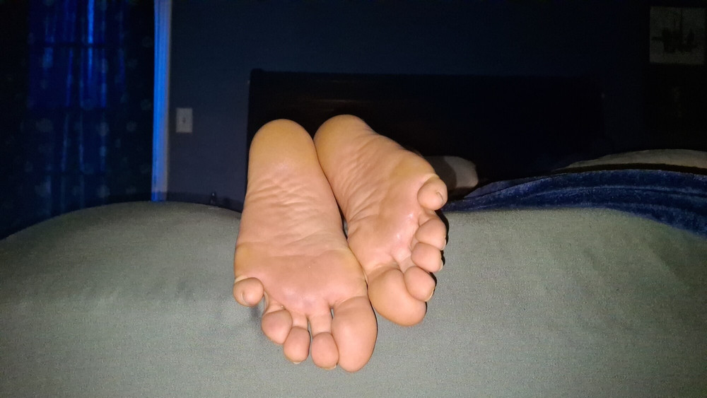 Jerking off in bed and showing my soles #3