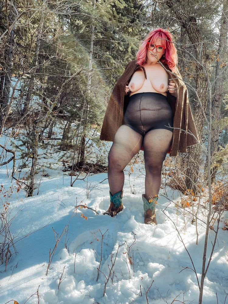 BBW Witch in the woods gets naked in Pantyhose