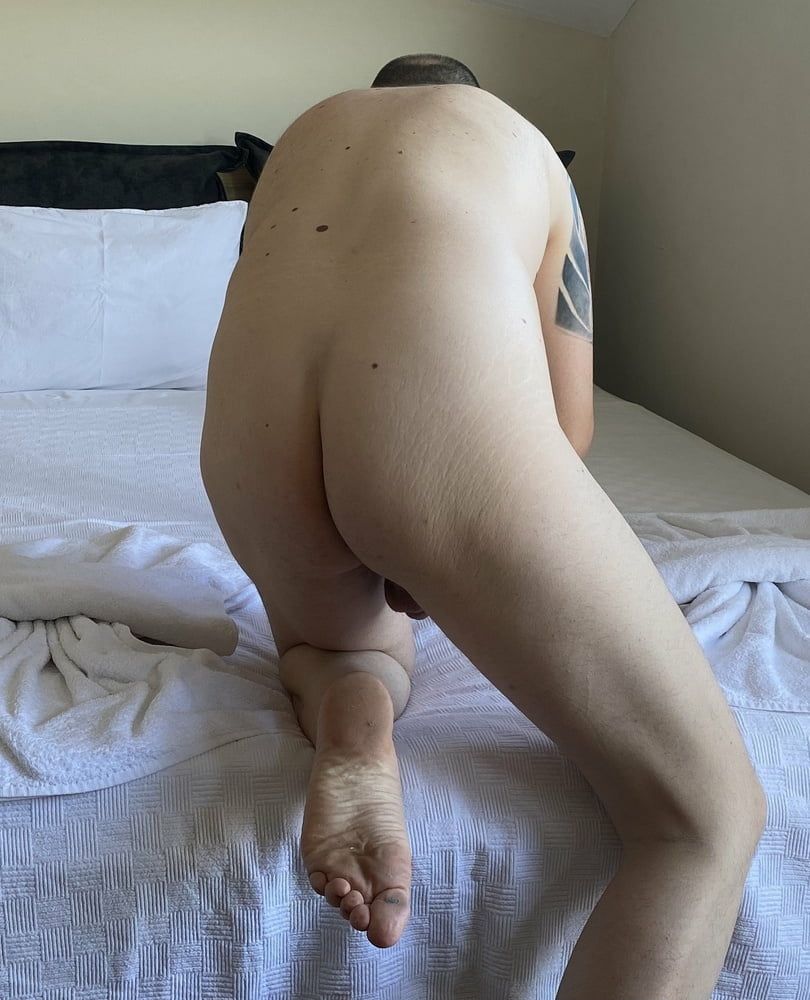 Displaying my ass, soles and butthole in the hotel room #2