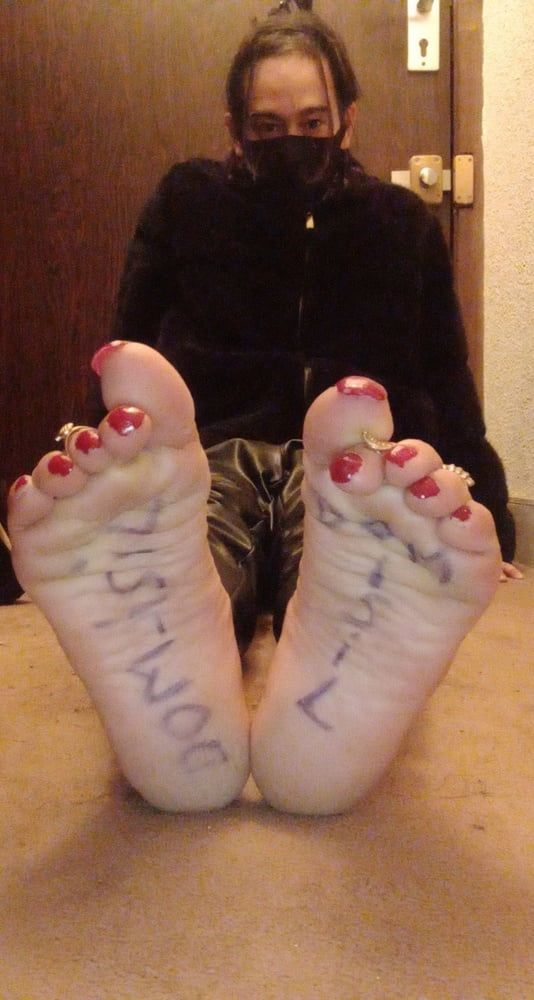 Lindaasian-ts feet for Master DOM_isil  #10