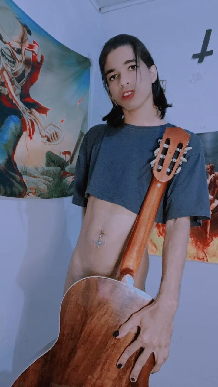 Carles Gay - Menino pintudo com violao alisando o pau duro  #8
