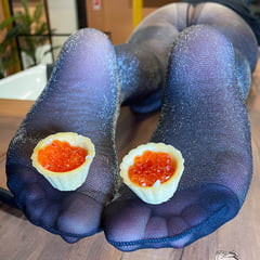 Dessert on the nylon feet of the Goddess