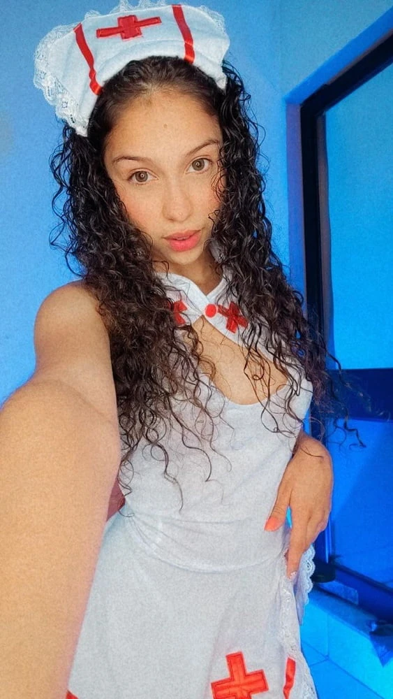 i am a sexy nurse ! you want be healed?