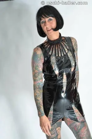 photo shoot with full body tattooed milf cleo           