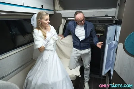 runaway hot bride fucks random van driver         