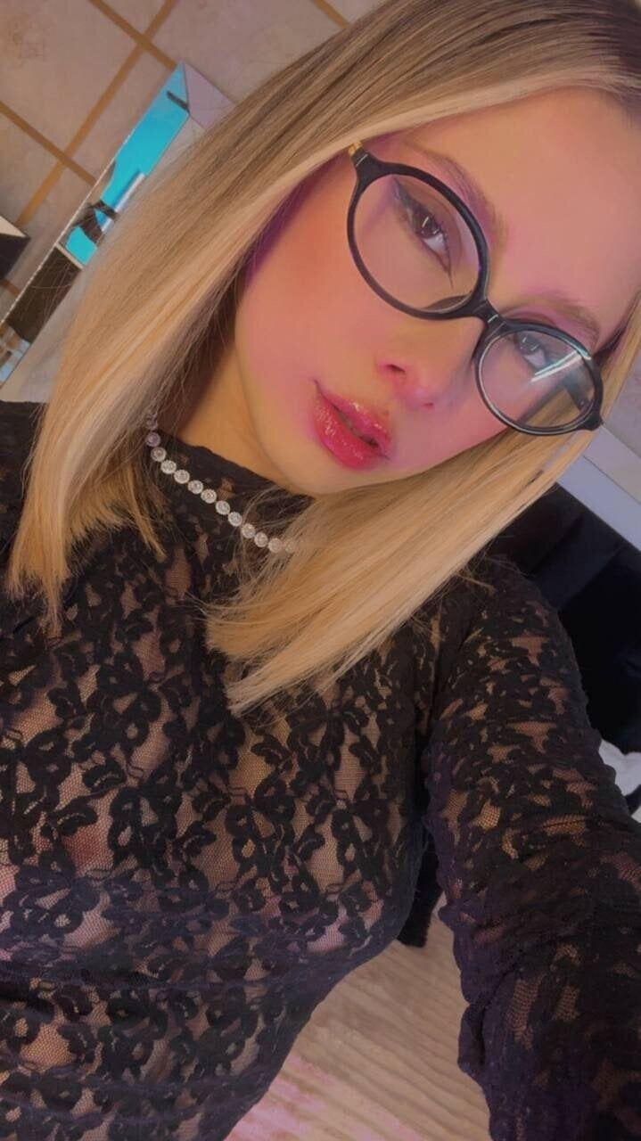 Greta Velvet 💟 Free Photos #23