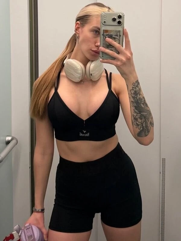 Free HailieAfterDark Photos