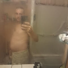 DubeSnackes, gole slike nakon tuširanja