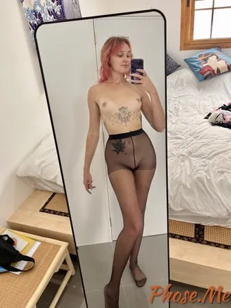 veronika taking selfies in black pantyhose         