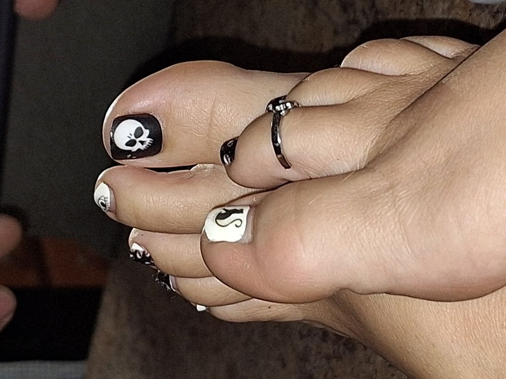 Girlfriends&#039; toes #6