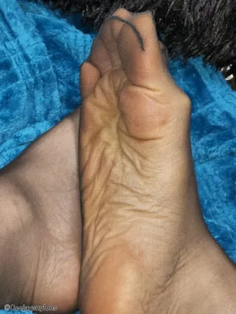 big sexy feet in black nylons           