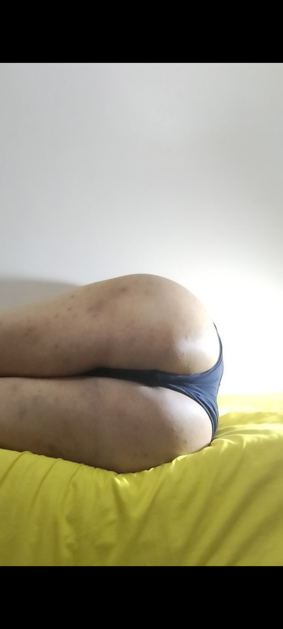 Algerian femboy with big ass feet