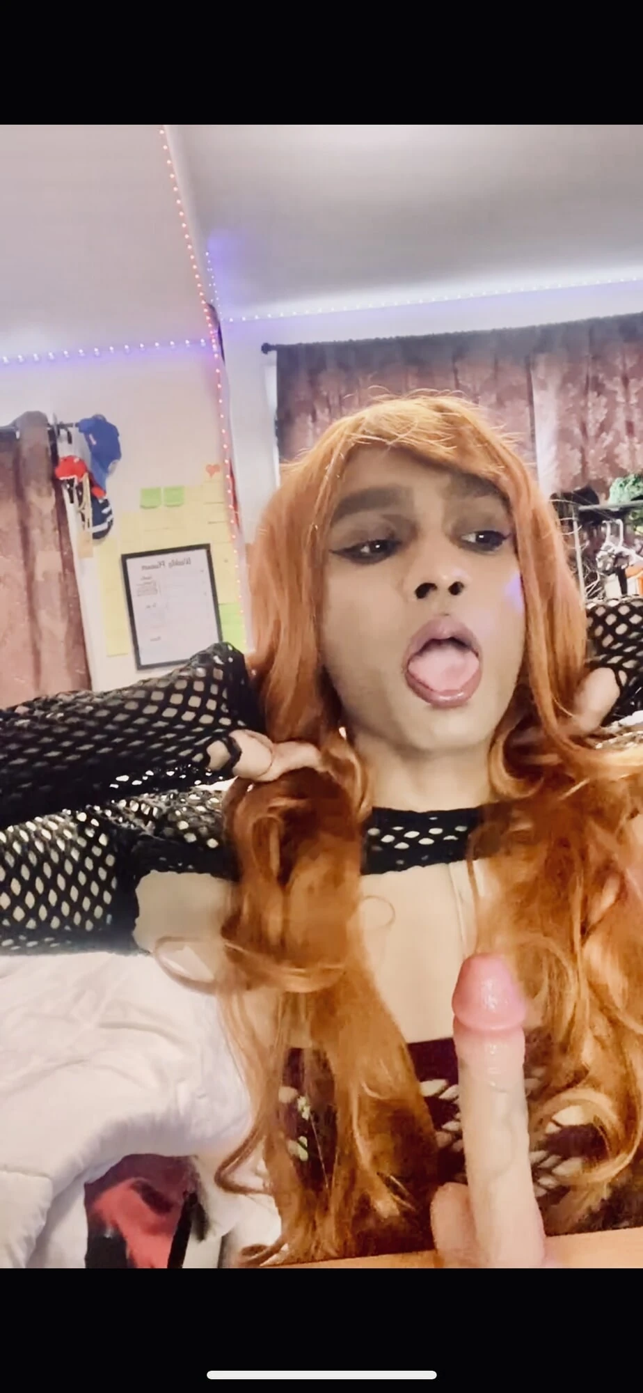HOT SECRETARY IS A FEM BOY