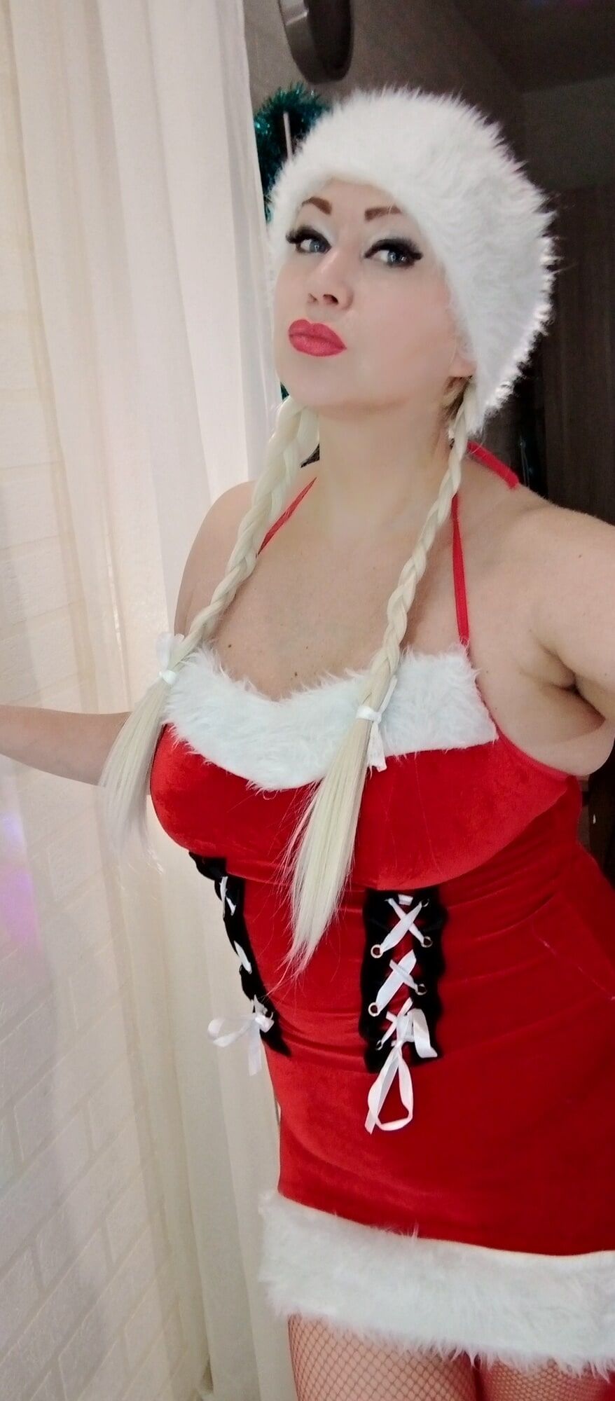 AimeeParadise - Lovely Mature Santa Girl... ))