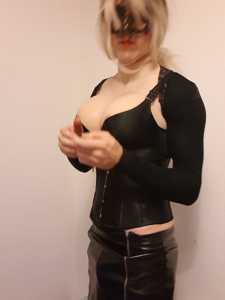 Sexy blonde trans, big tits, leather skirt
