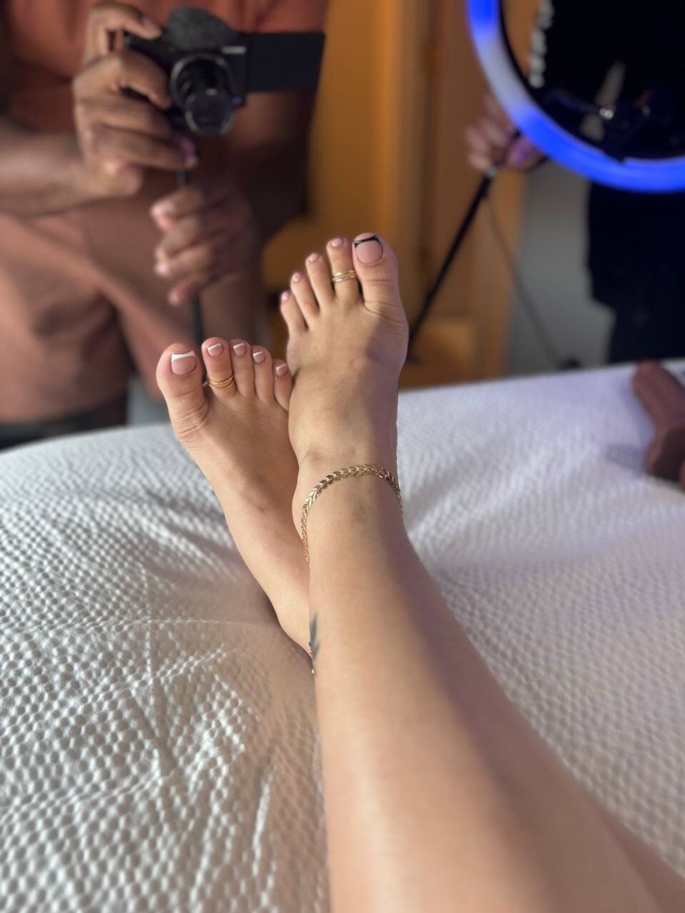 DO YOU PREFER TOES OR SOLES ?