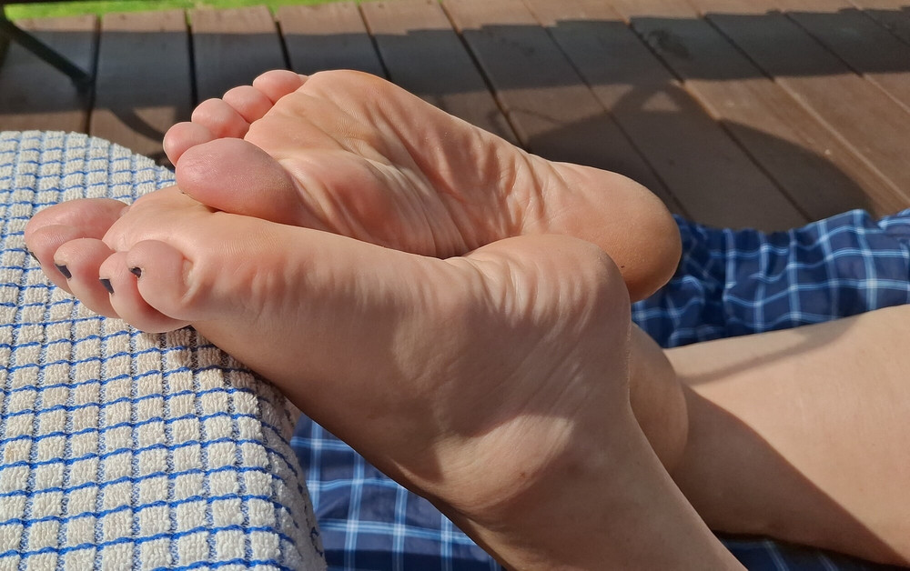 Cute feet in the sun #1 #6
