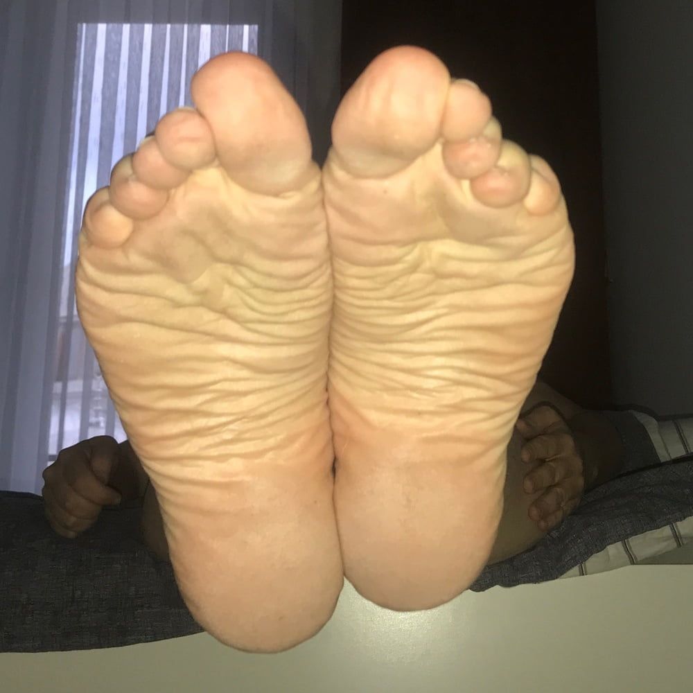 My feet and ass ready for fun