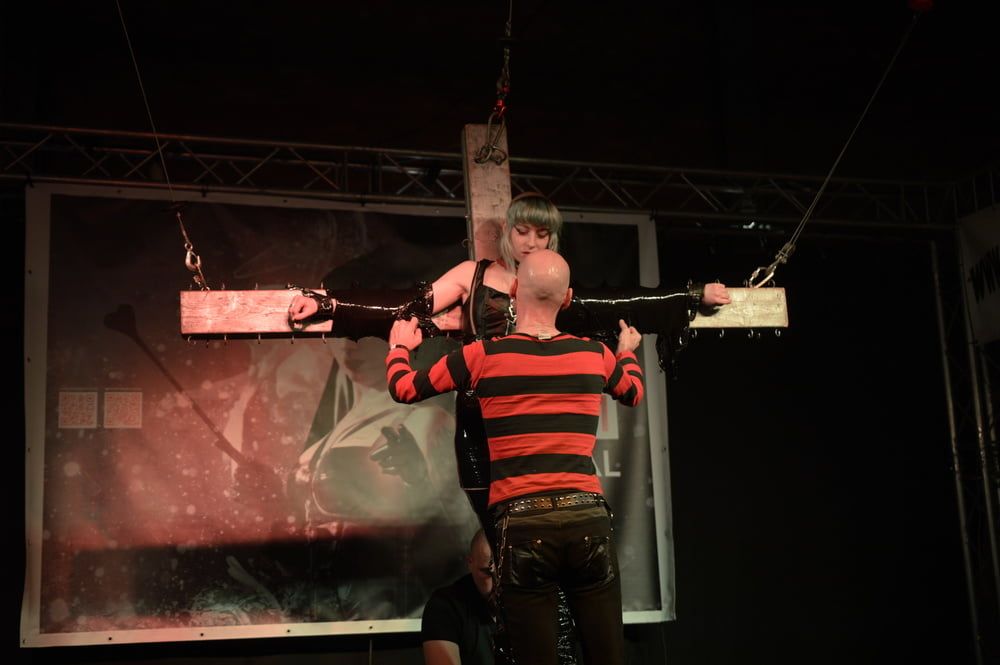  Show Cruxified Skinheadgirl au Fetish Festival VIII  #46
