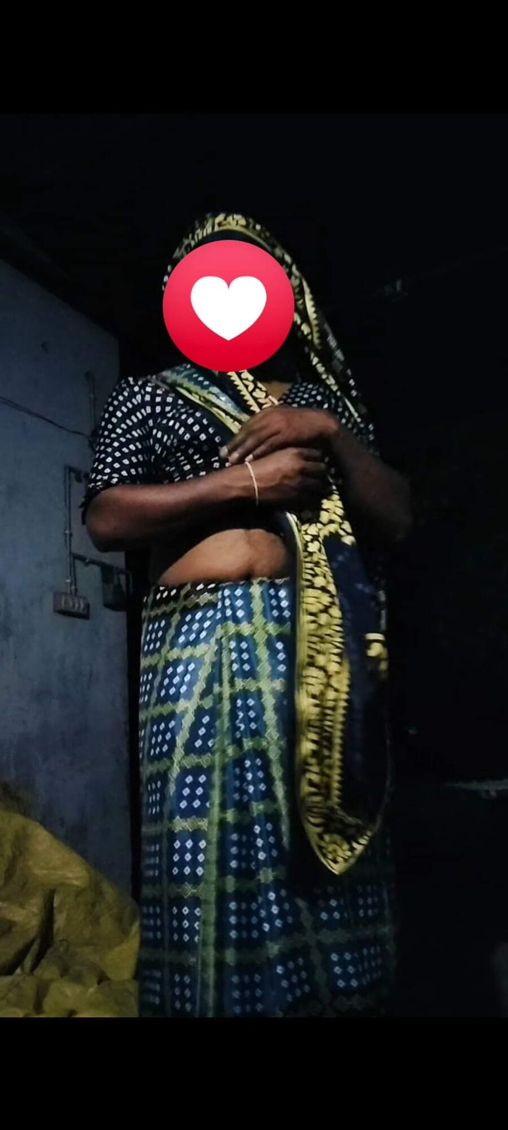 Wear saree in night #10