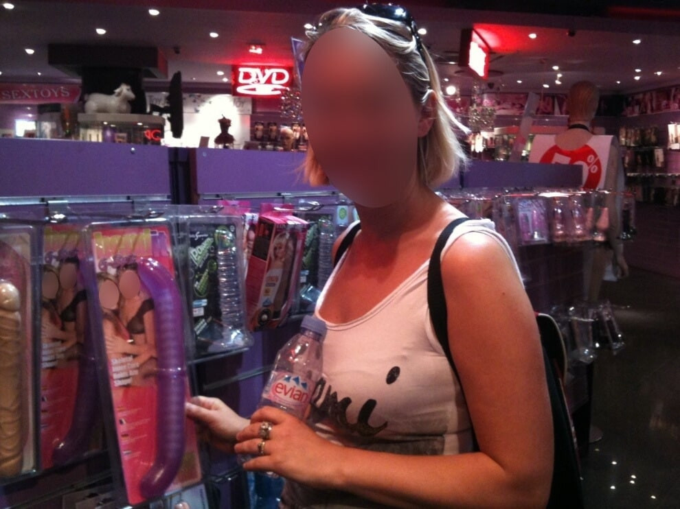 Dans un sexe shop sur Paris