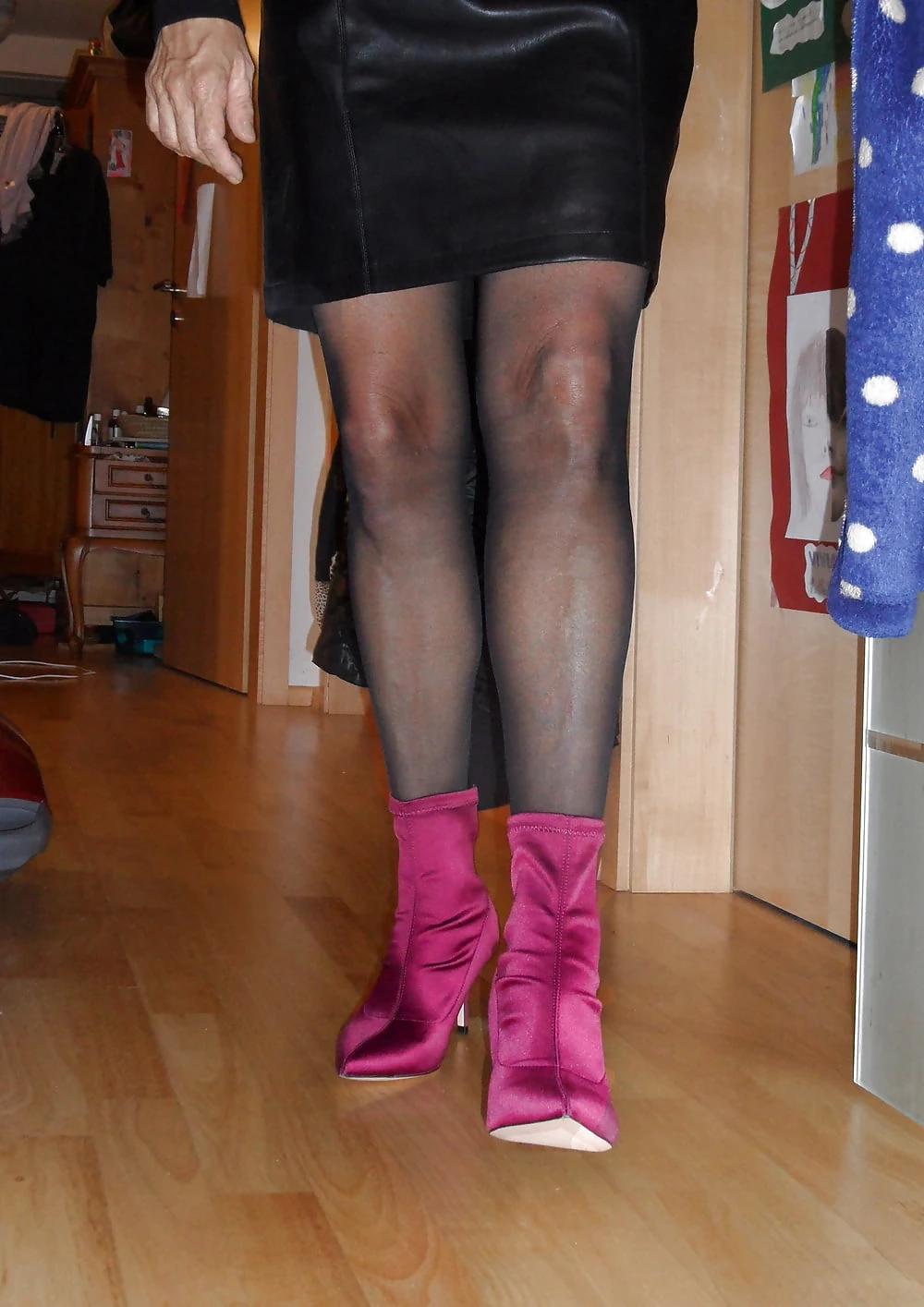 fitting her new shoes for the show #36