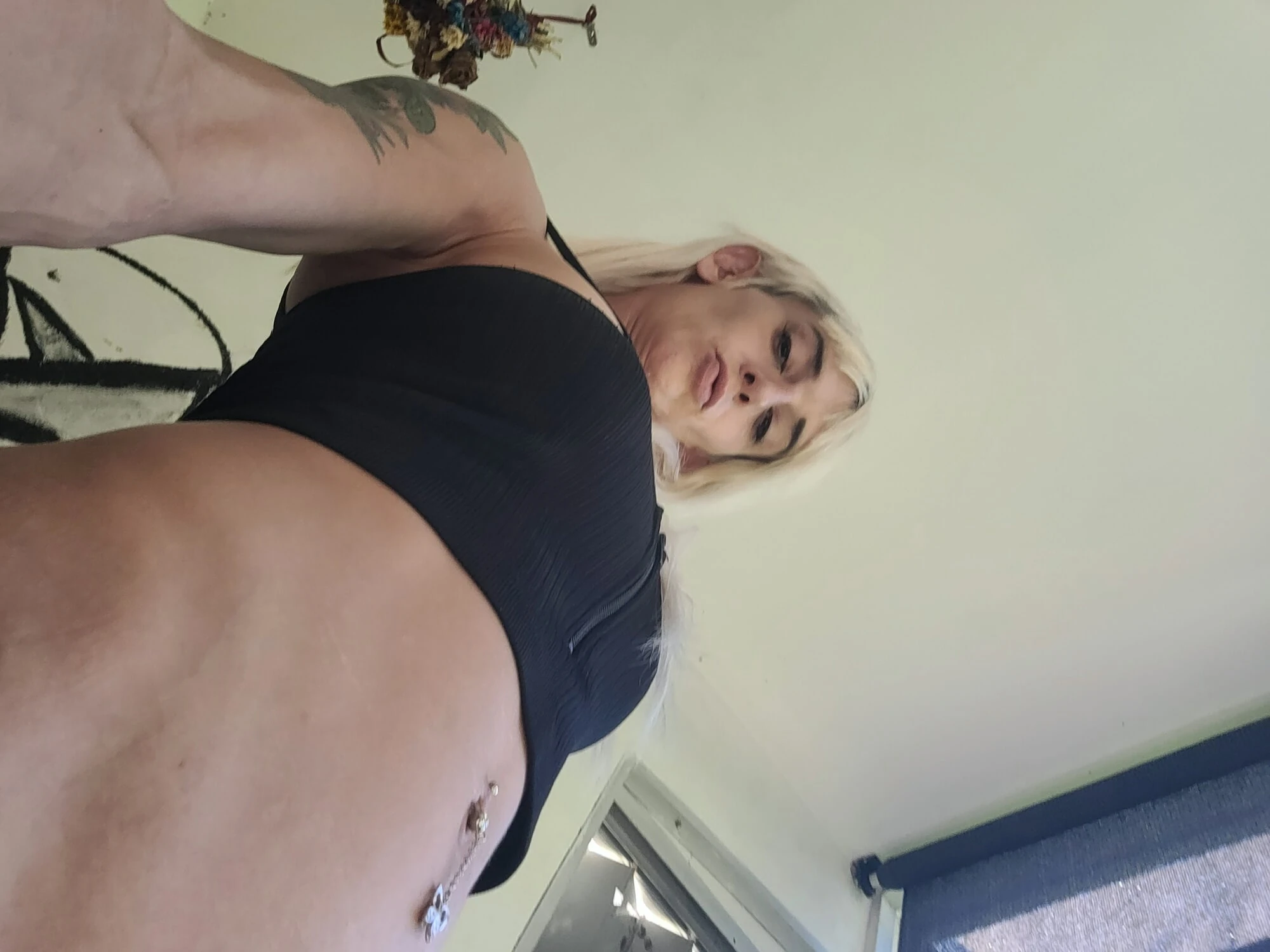 Leah Starr at home #7