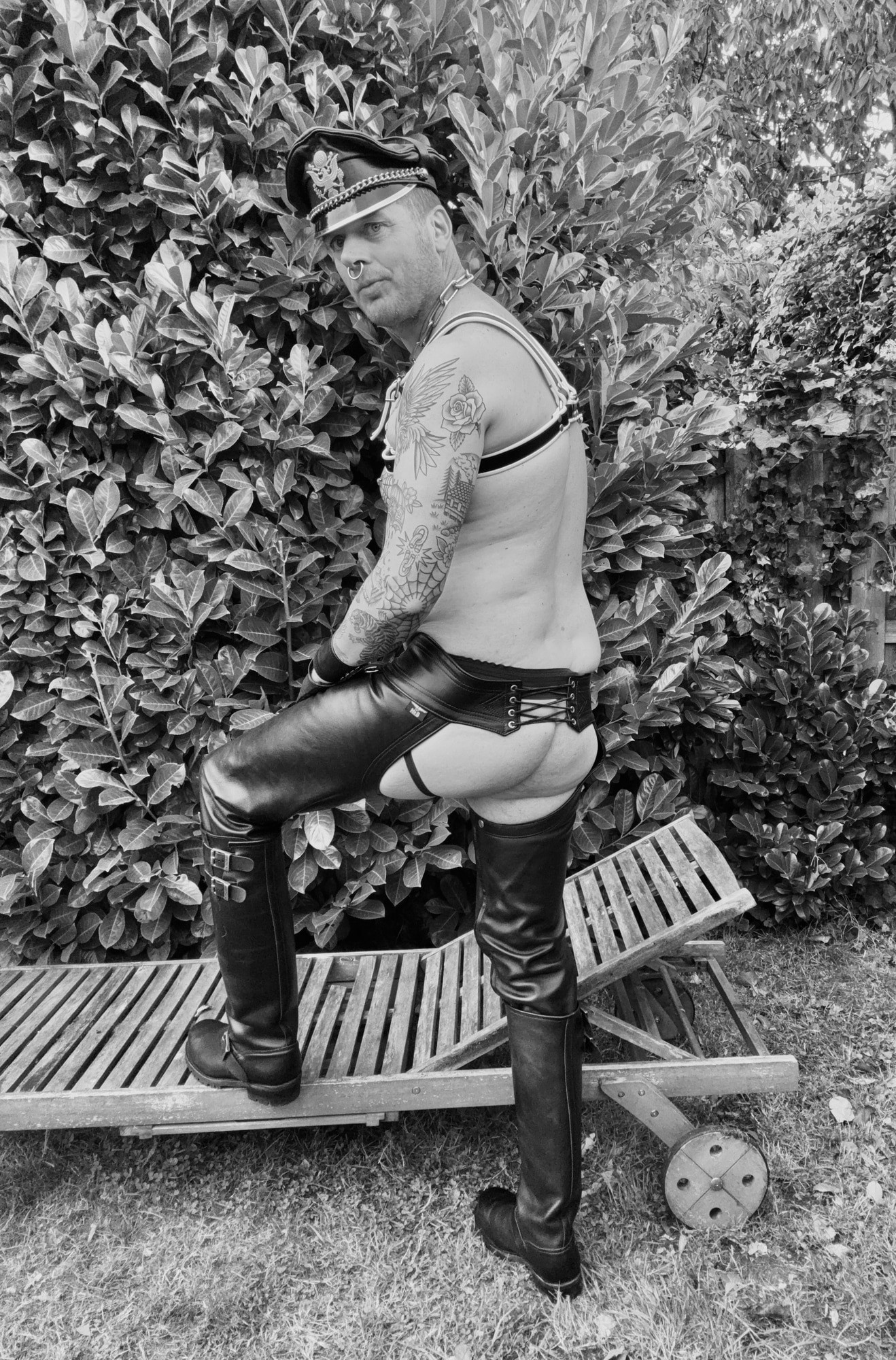 Leatherstudx in very tight leatherchaps, tattoos, piercings!