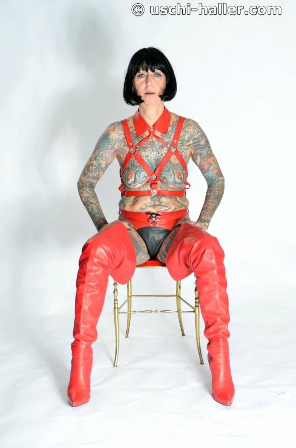 Photo shoot with full body tattooed MILF Cleo #2