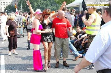 blowjob at the loveparade in essen with dany sun nathalie         