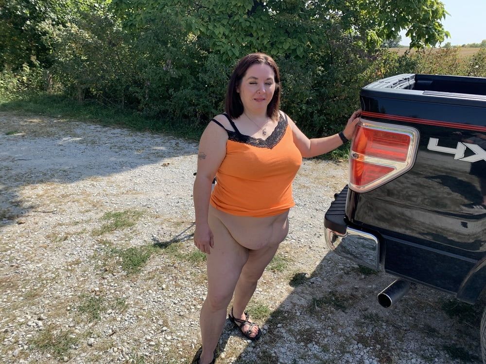 Sexy BBW Outdoor Hitch and Facial Photoset #53