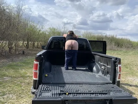 sexy bbw tailgate pussy         