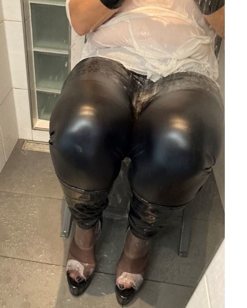 Leggings, Boots and Masturbation in Shower #18