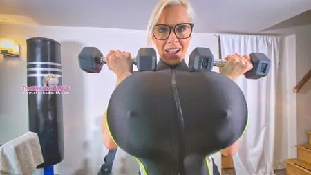 who doesnt love huge boobs in a nice workout kit         