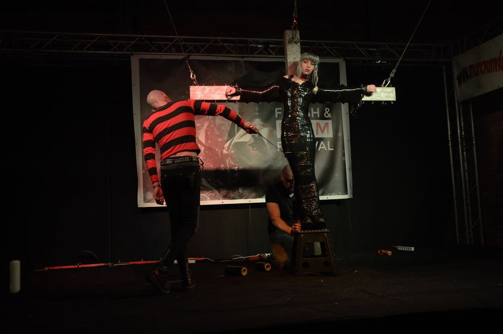  Show Cruxified Skinheadgirl au Fetish Festival VIII  #58
