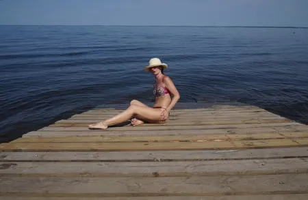 legs play on a wooden platform         