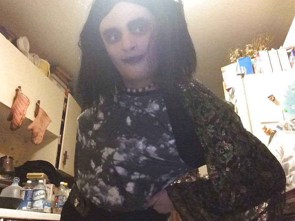 Witchy woman ( goth trans)
