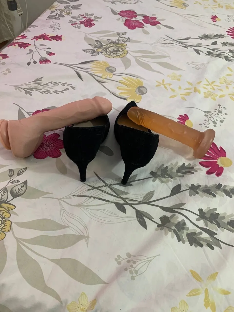 Tacones and Dildo for you baby