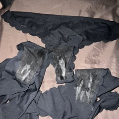 Kremowe mokre majtki