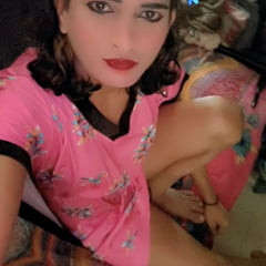 Zoya Shezadi jede banane