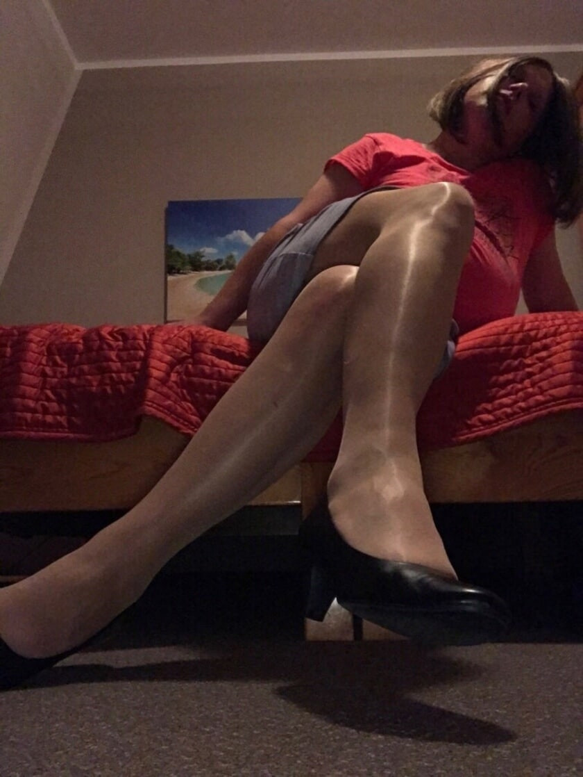 Sexy nylon legs