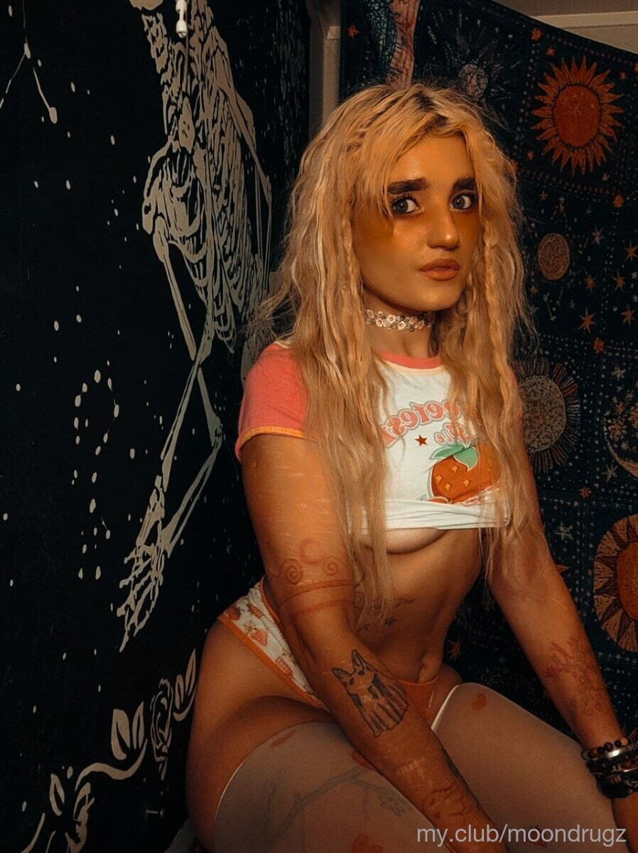 Slutty moon Free Photos #4